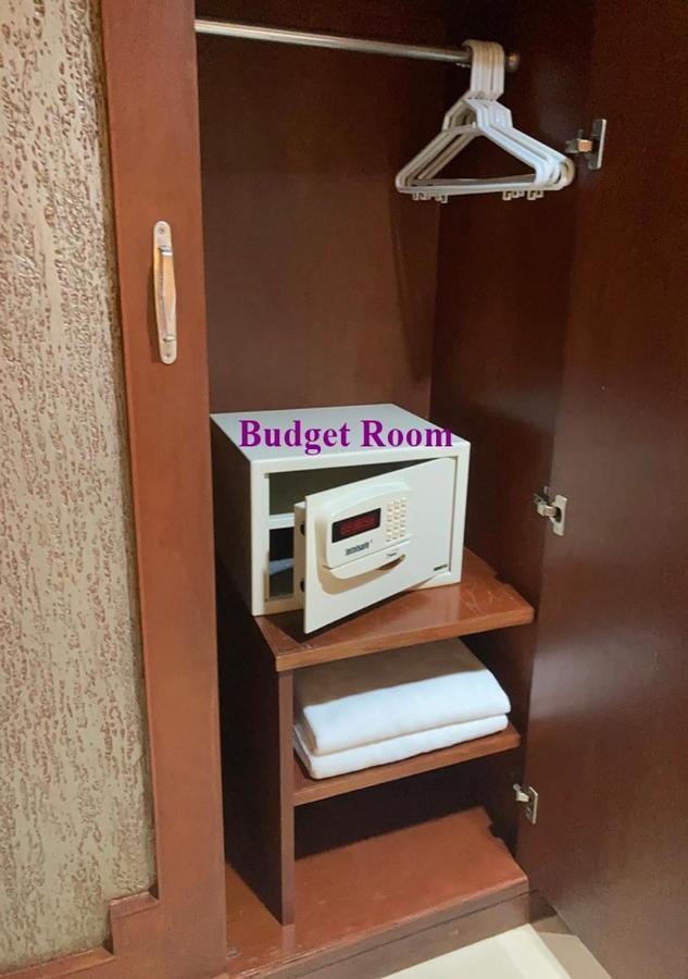 Le Tanjong House Hotel Patong Екстериор снимка