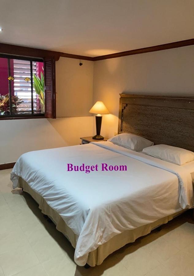 Le Tanjong House Hotel Patong Екстериор снимка