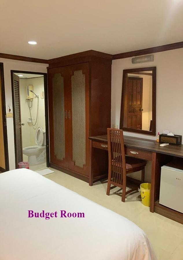 Le Tanjong House Hotel Patong Екстериор снимка